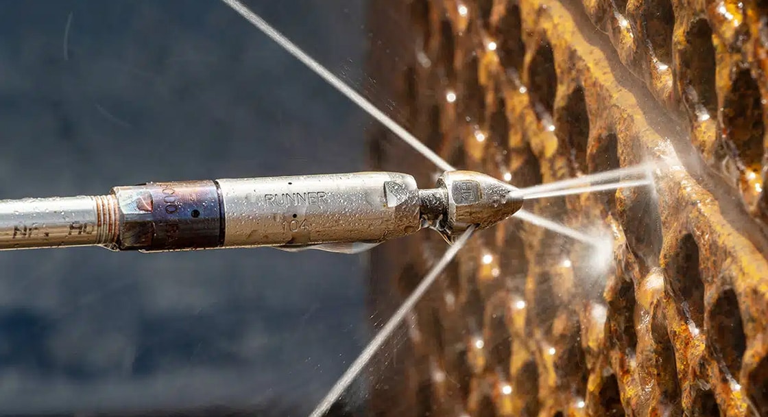 How does high pressure water nozzle work?