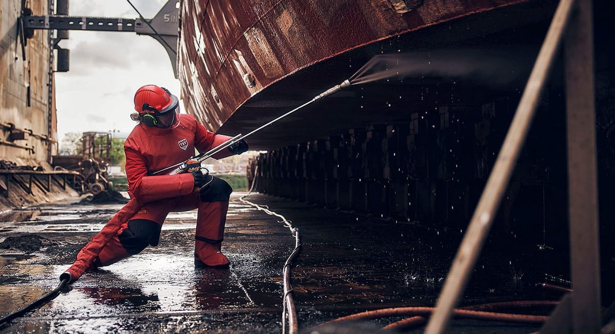 What is the risk assessment for high pressure water jetting?